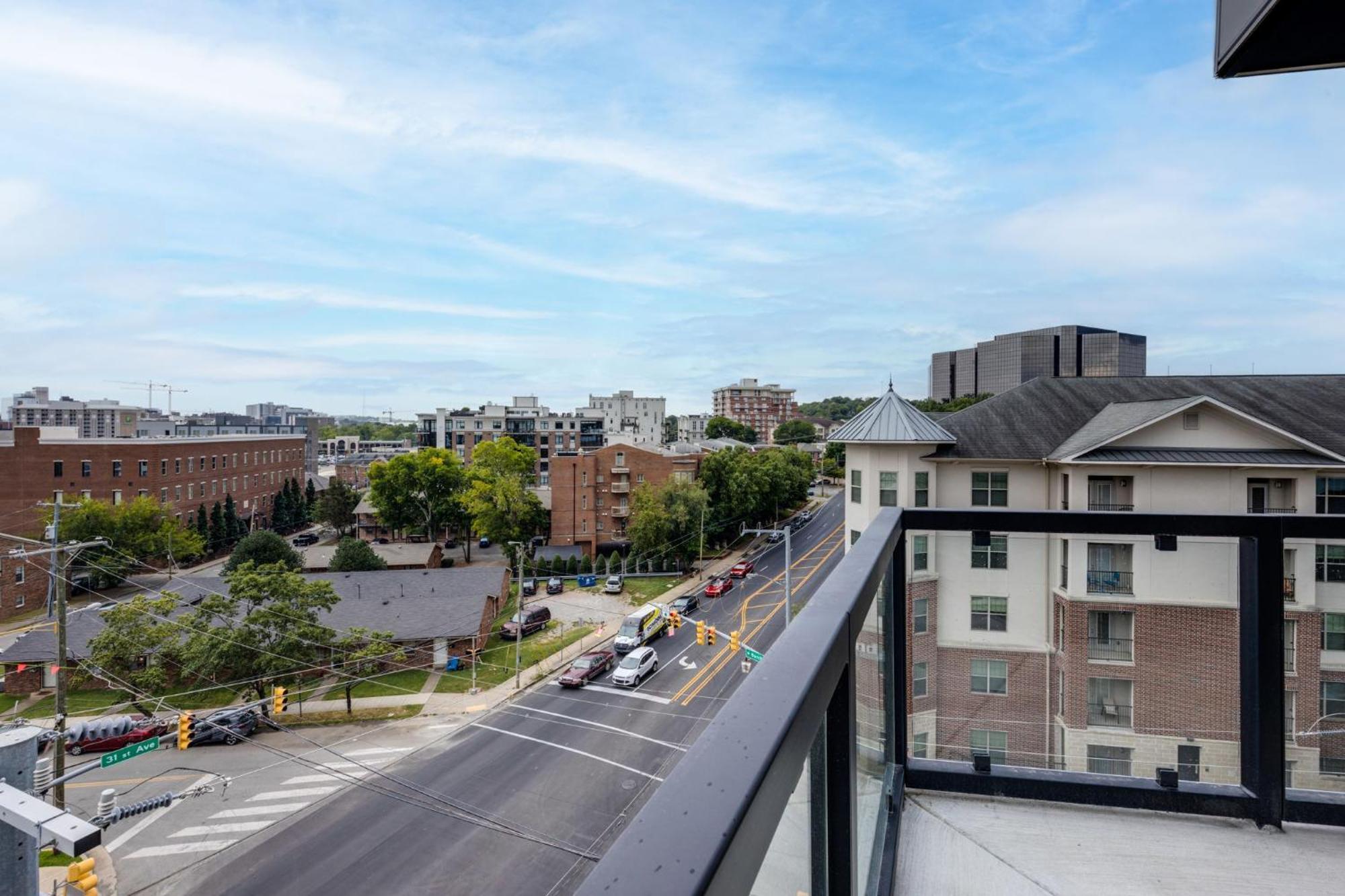 Elegant Corner Penthouse With Private Balcony, Skyline Views, Pool, And Gym Nashville Exterior foto