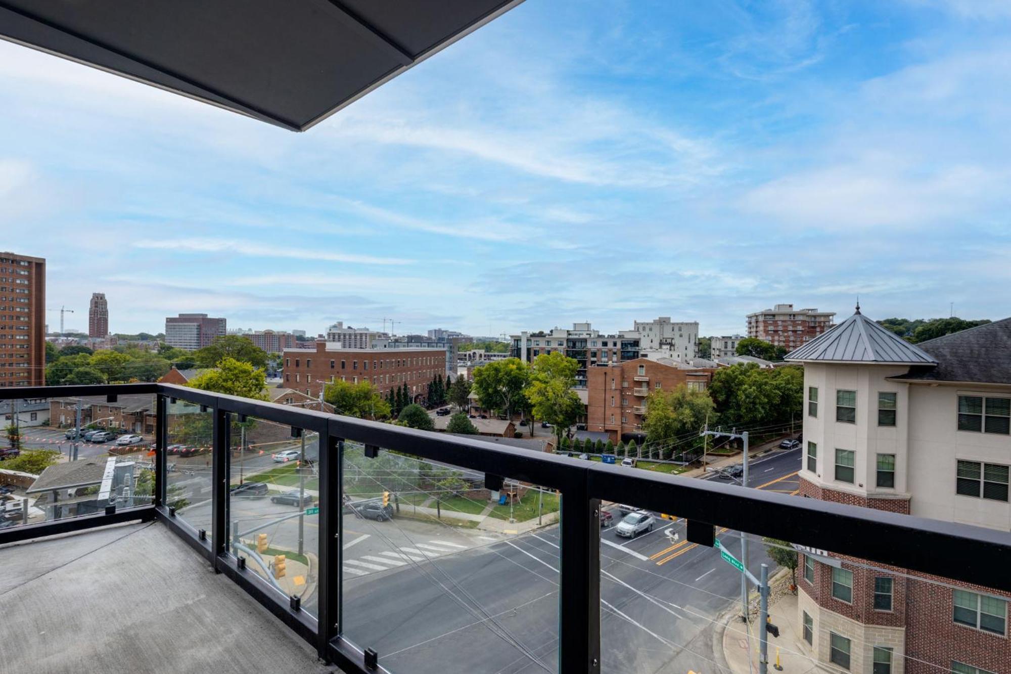 Elegant Corner Penthouse With Private Balcony, Skyline Views, Pool, And Gym Nashville Exterior foto